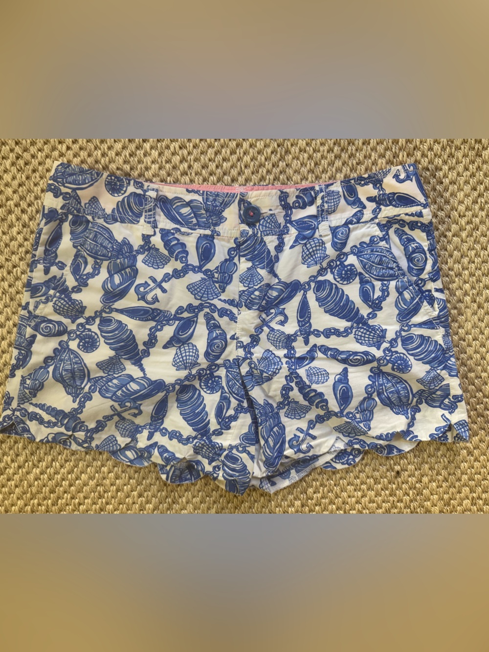 Lilly Pulitzer Size 6 Blue & White Shell Shorts